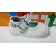 Zapatilla de lona con cierre de pulsera