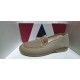 Zapatilla de hombre pasa calle